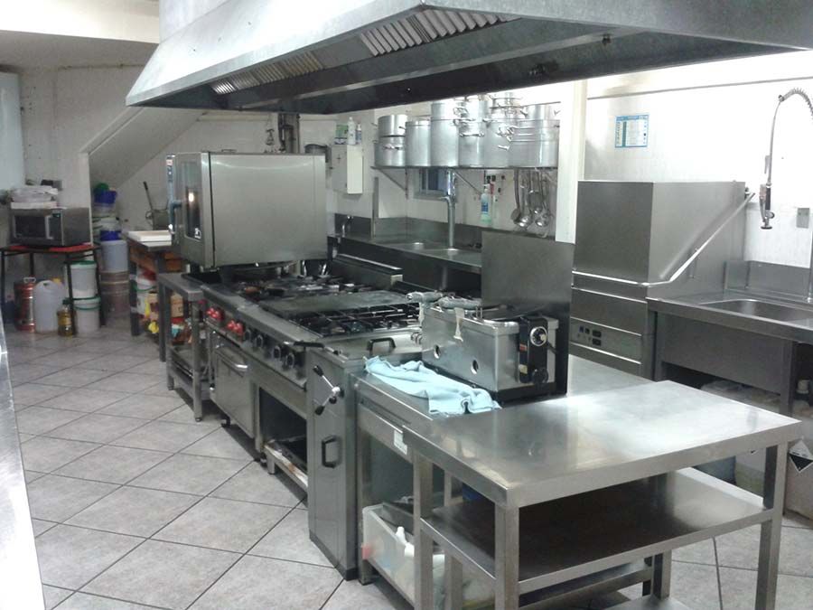 Ejemplo de cocina industrial realizada en acero inoxidable